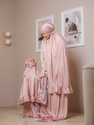Open image in slideshow, Zahra Luxe Kids prayer robe in blush
