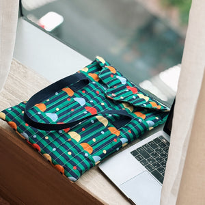 Open image in slideshow, Poofy laptop bag in pack a dot
