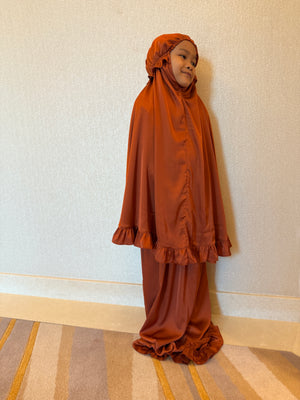 Open image in slideshow, Zahra luxe prayer robe in brick
