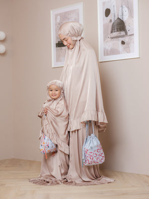Open image in slideshow, Zahra luxe mother &amp; daughter prayer robe - Rack SALE
