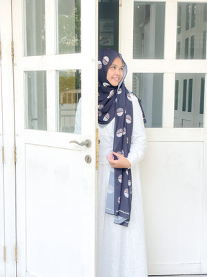 Buka imej dalam pertunjukan slaid, black listener chiffon shawl
